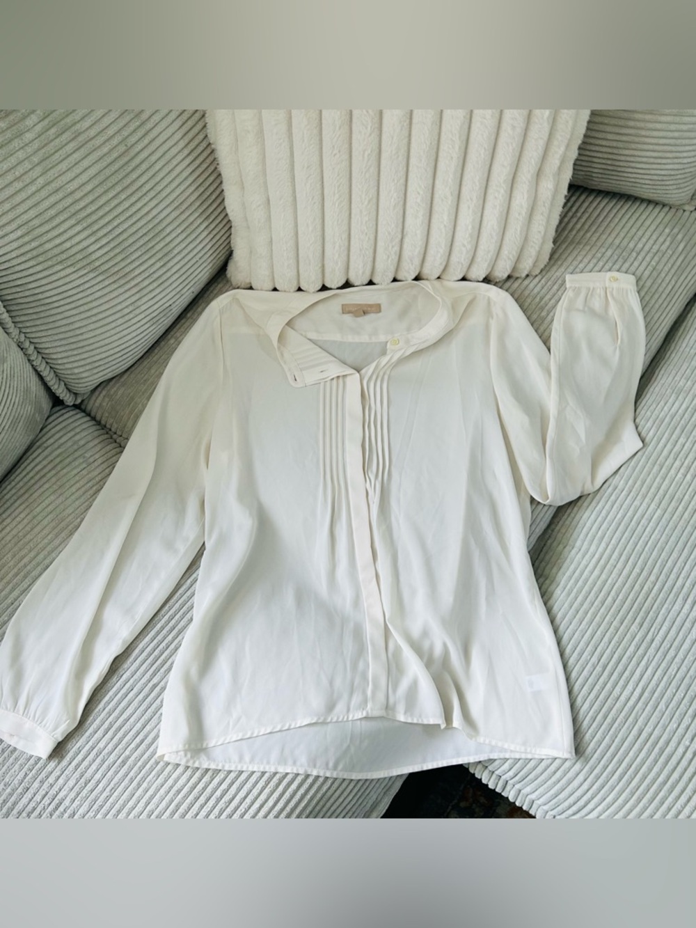 Banana Republic Cream Pintuck Front Blouse